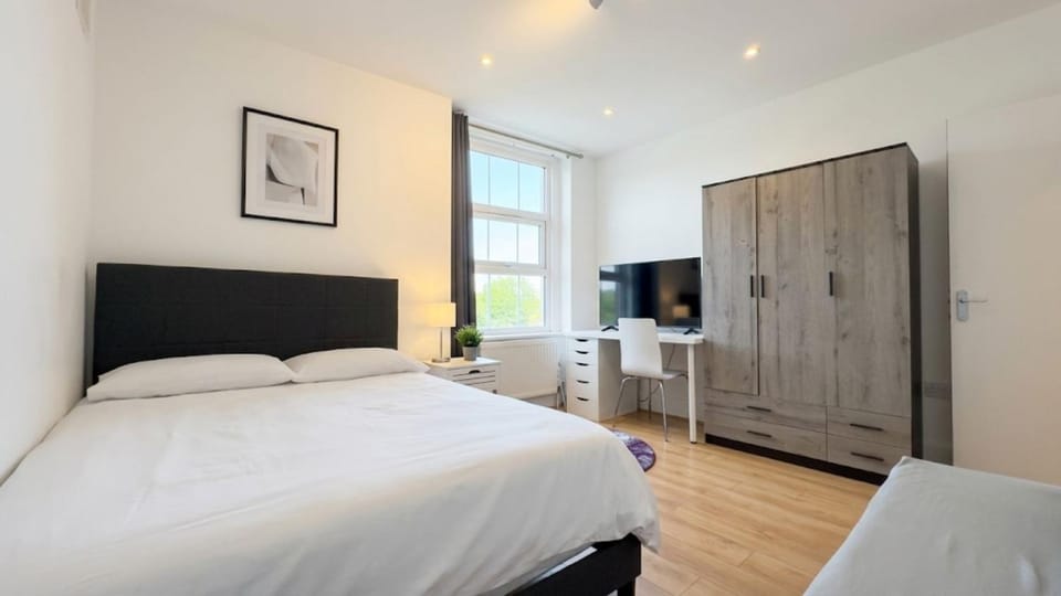 Bedroom, wardrobe