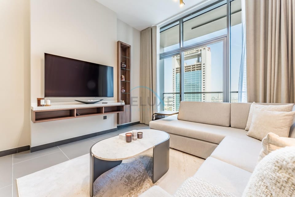 TV and multimedia, Living room, Seating area, Evening entertainment