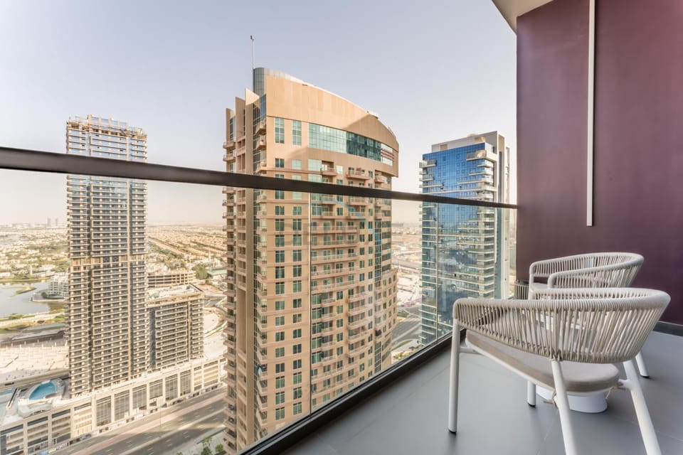 View (from property/room), Balcony/Terrace, City view, Lake view