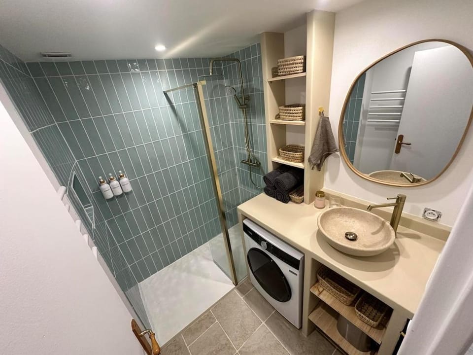 Shower, Bathroom, towels