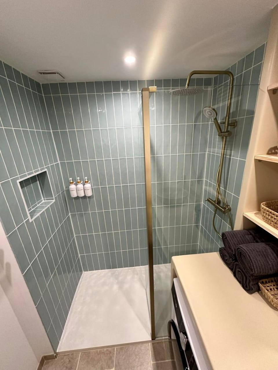 Shower, Bathroom, towels