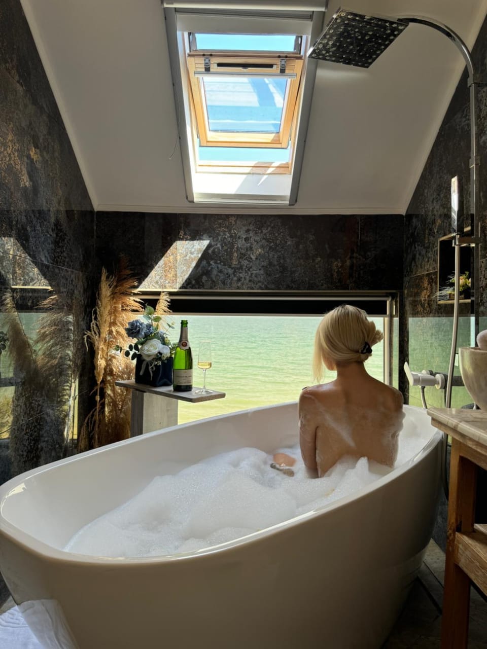 People, Natural landscape, Bathroom, Bath