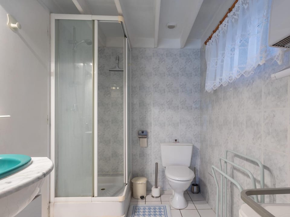 Bathroom, Living room