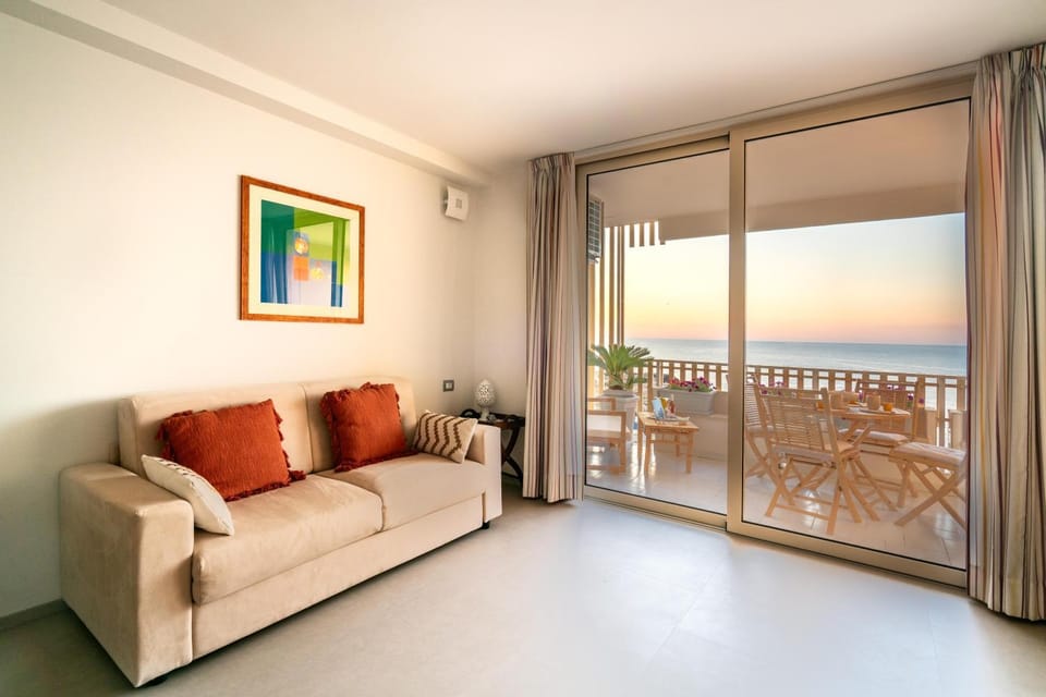 View (from property/room), Balcony/Terrace, Living room, Seating area, Sea view