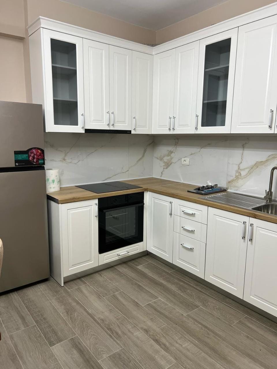 Kitchen or kitchenette, oven