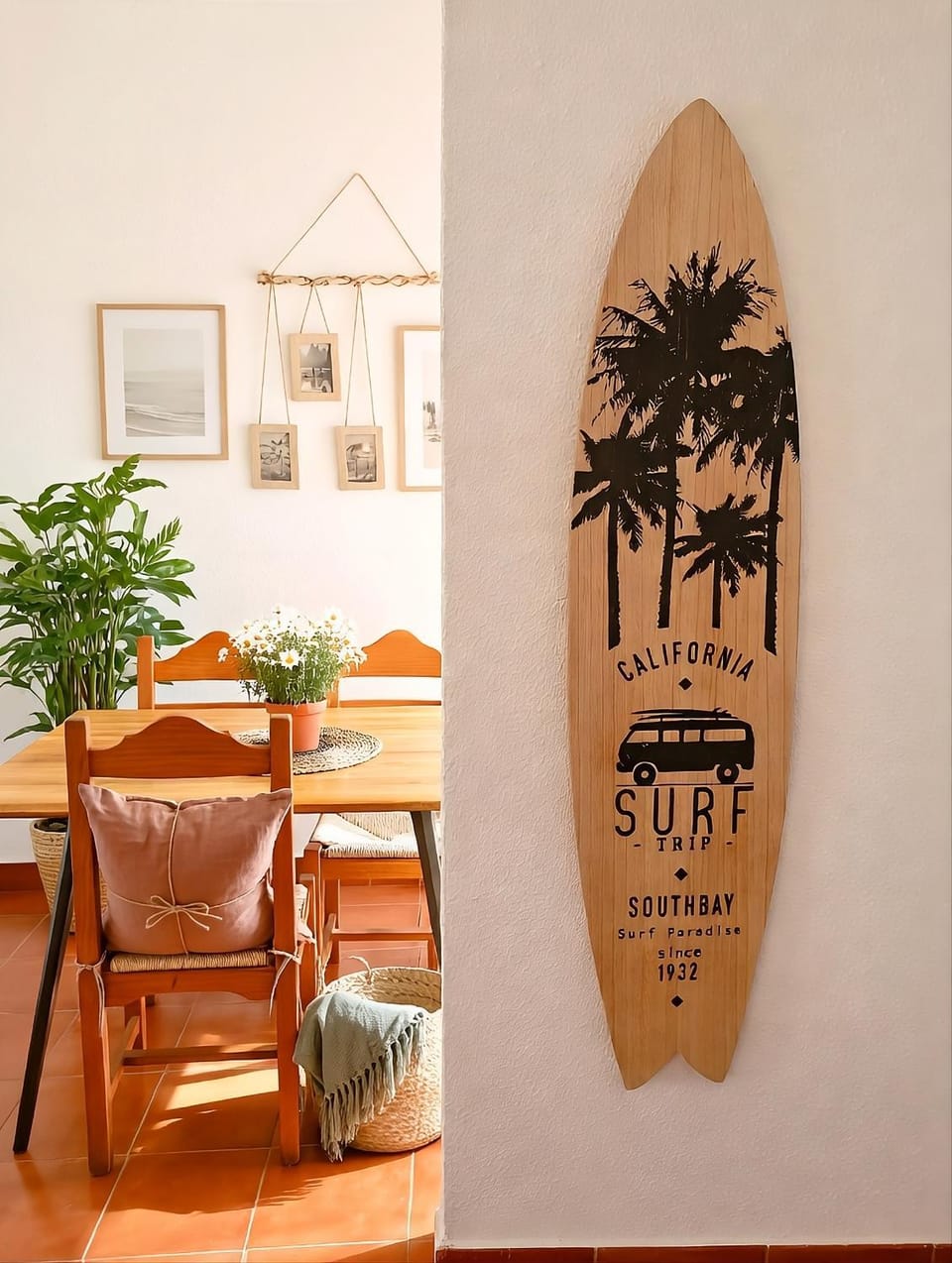 Living room, Decorative detail, Dining area