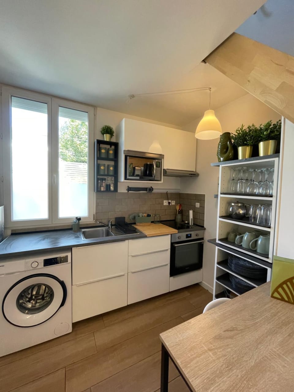 Kitchen or kitchenette, dishwasher, oven, stove, toaster