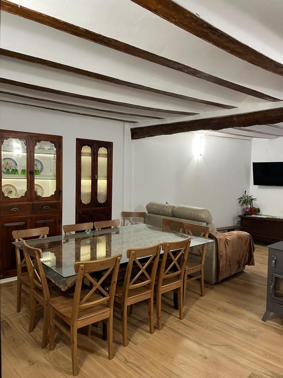 Seating area, Dining area