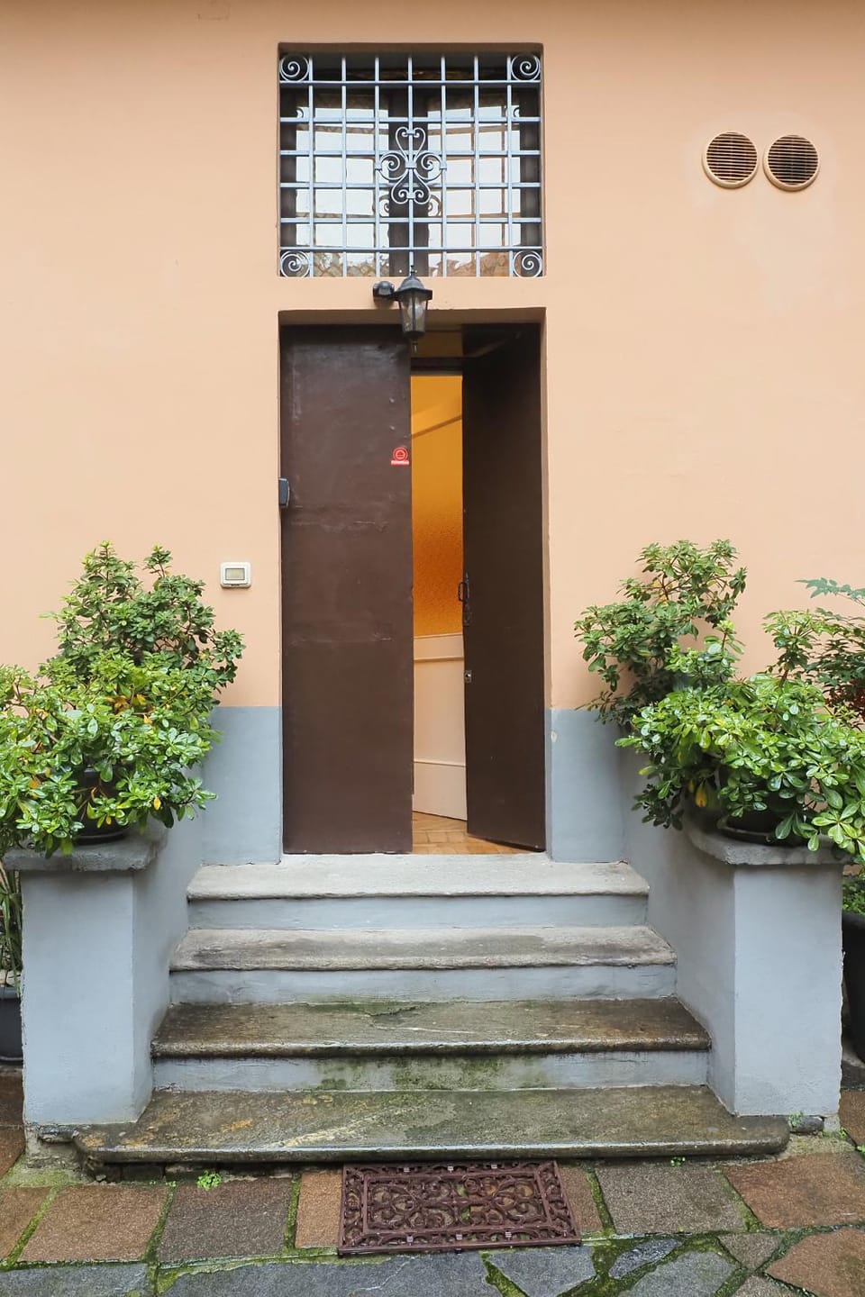 Facade/entrance