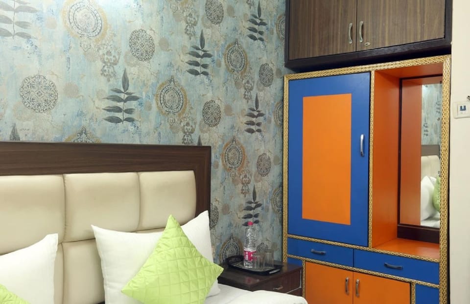 Bed, Bedroom, Area and facilities, wardrobe