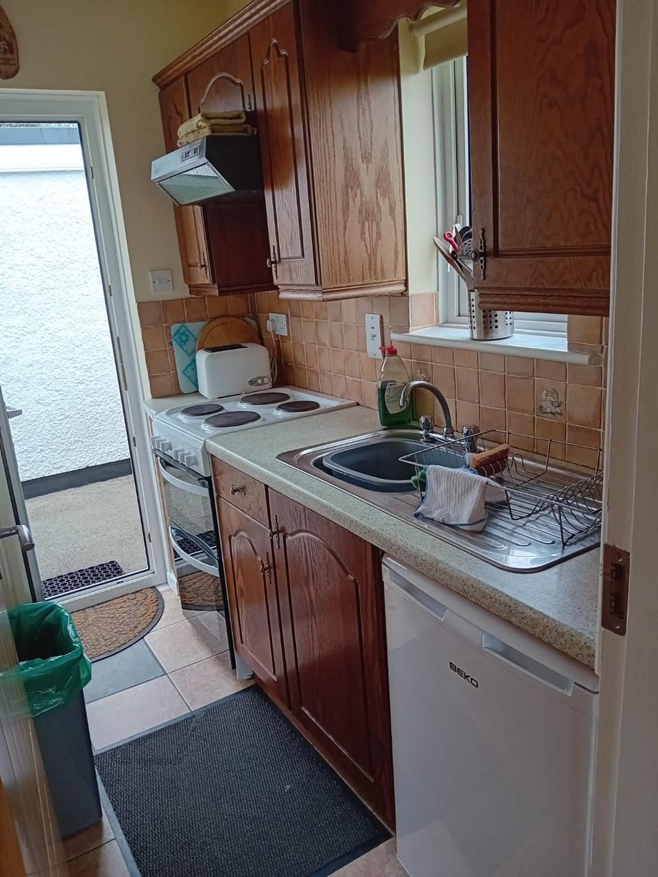 Kitchen or kitchenette, oven, stove