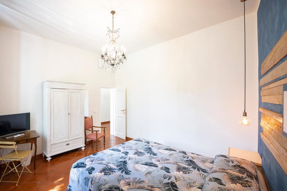 TV and multimedia, Photo of the whole room, Bedroom, wardrobe