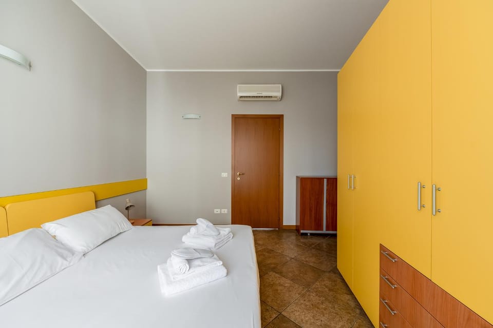 Bed, Photo of the whole room, Bedroom, towels, wardrobe, air conditioner
