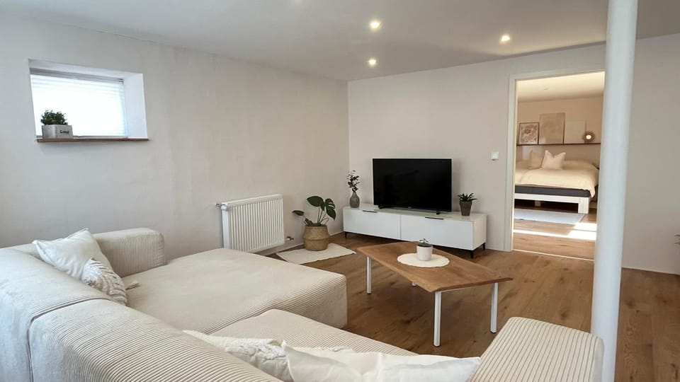 Communal lounge/ TV room, TV and multimedia, Living room, Seating area, Evening entertainment