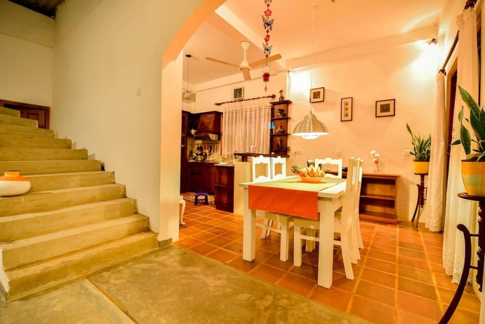 Seating area, Dining area