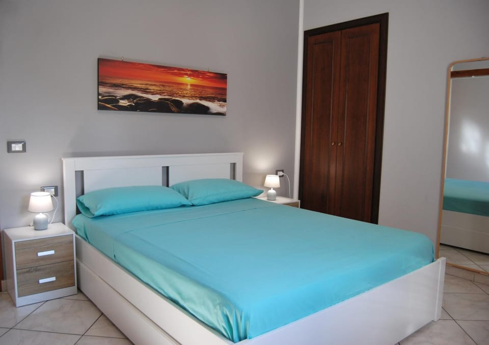 Bedroom, wardrobe