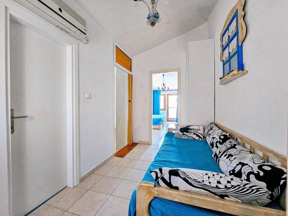 Bed, Photo of the whole room, Bedroom, air conditioner