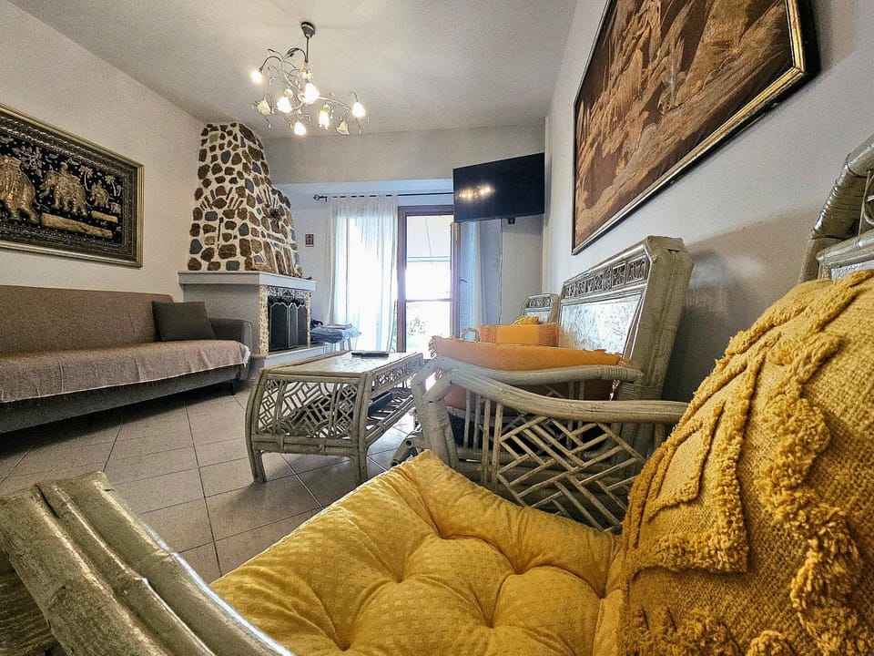 TV and multimedia, Living room, Photo of the whole room, Seating area