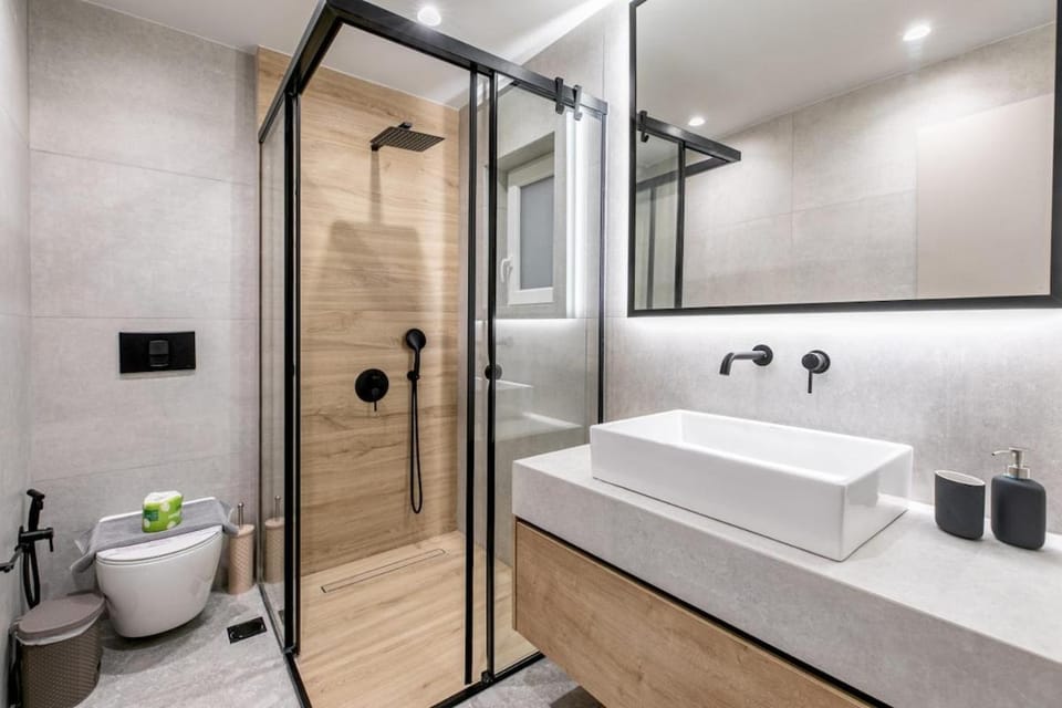 Shower, Toilet, Bathroom, towels