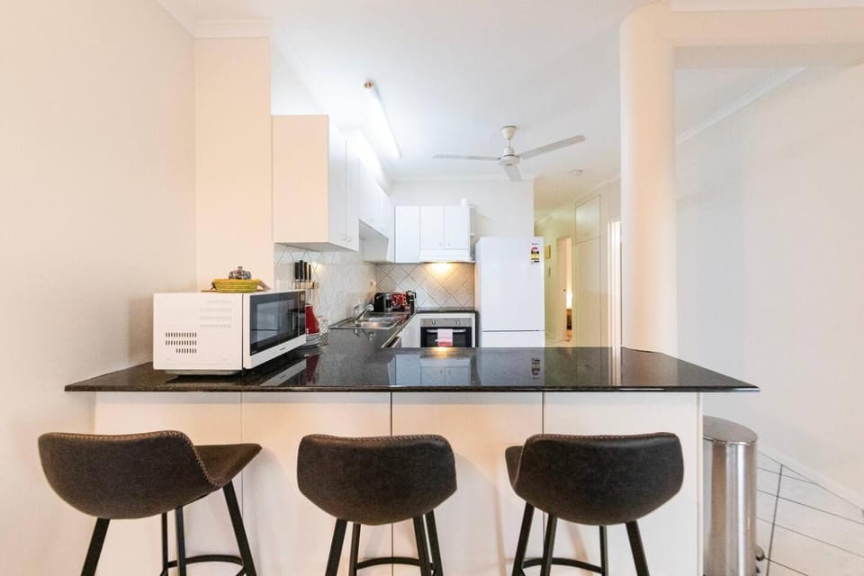 Kitchen or kitchenette, Other, oven