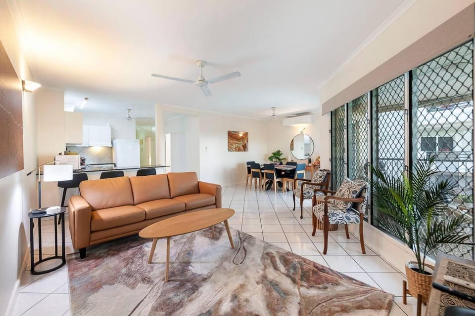 Kitchen or kitchenette, Living room, Other, Seating area, Dining area