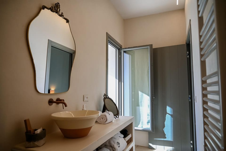Toilet, Bathroom, towels