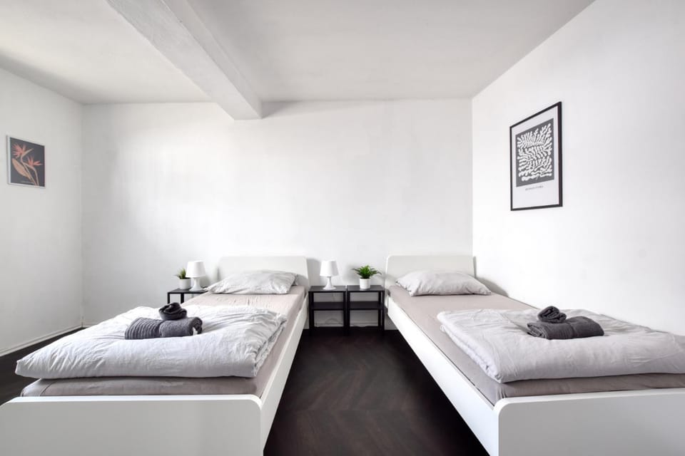 Bed, Photo of the whole room, Bedroom, towels
