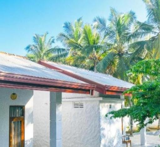 White Ancient Villa Hotel in Uva Province, Sri Lanka