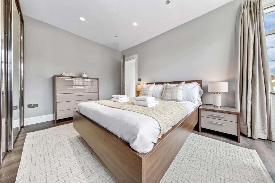 Bed, Photo of the whole room, Bedroom, wardrobe