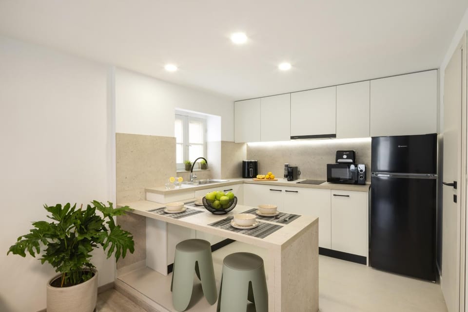 Kitchen or kitchenette, Dining area, Food, stove, toaster, kitchen