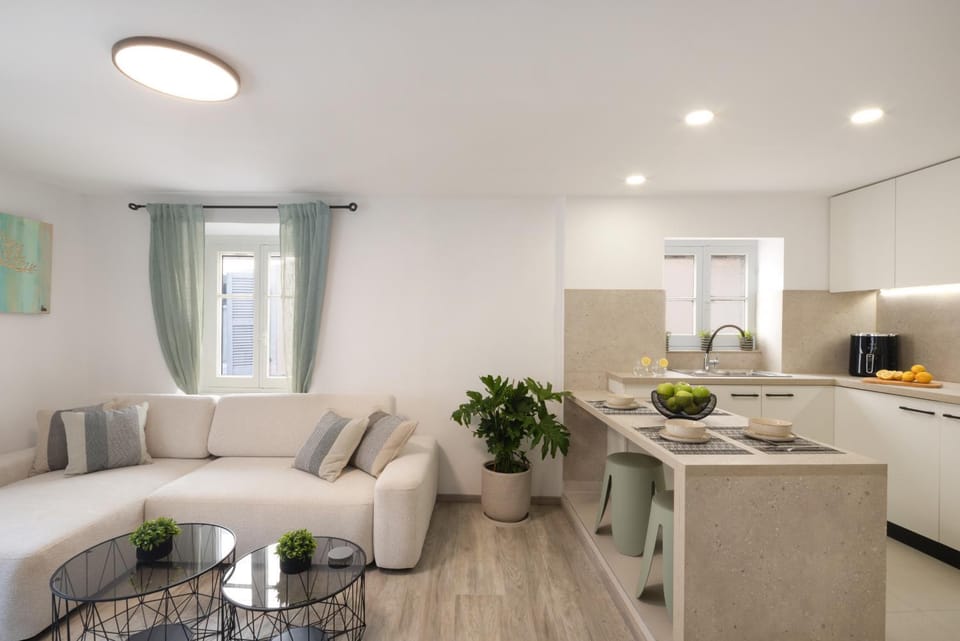 Kitchen or kitchenette, Living room, Seating area