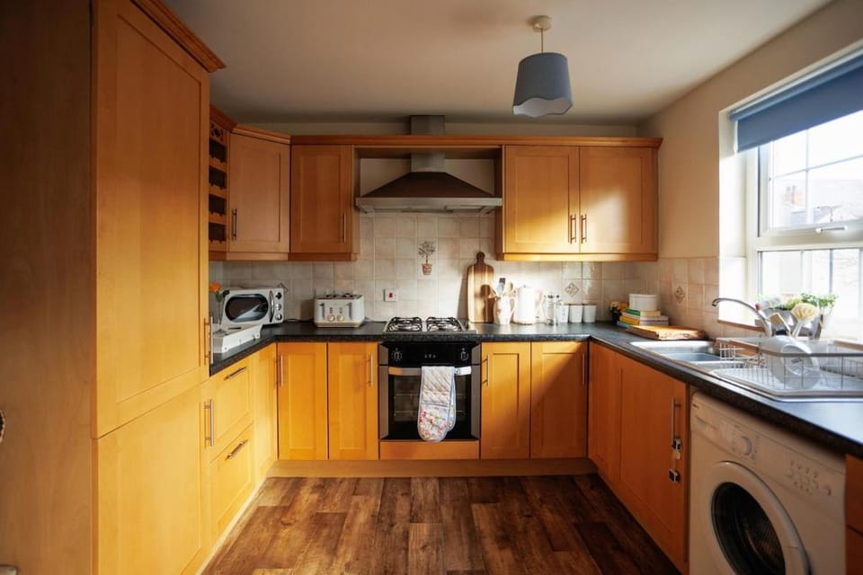 Saintfield Centre - Sleeps 8 - Garage & patio House in Northern Ireland