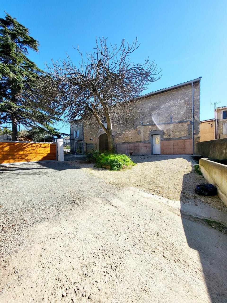 Facade/entrance, Parking