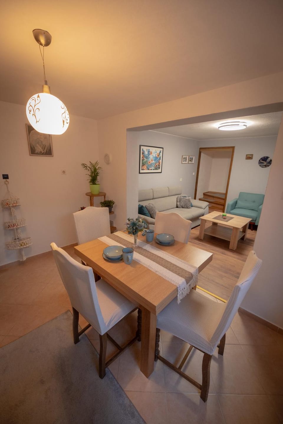 Seating area, Dining area