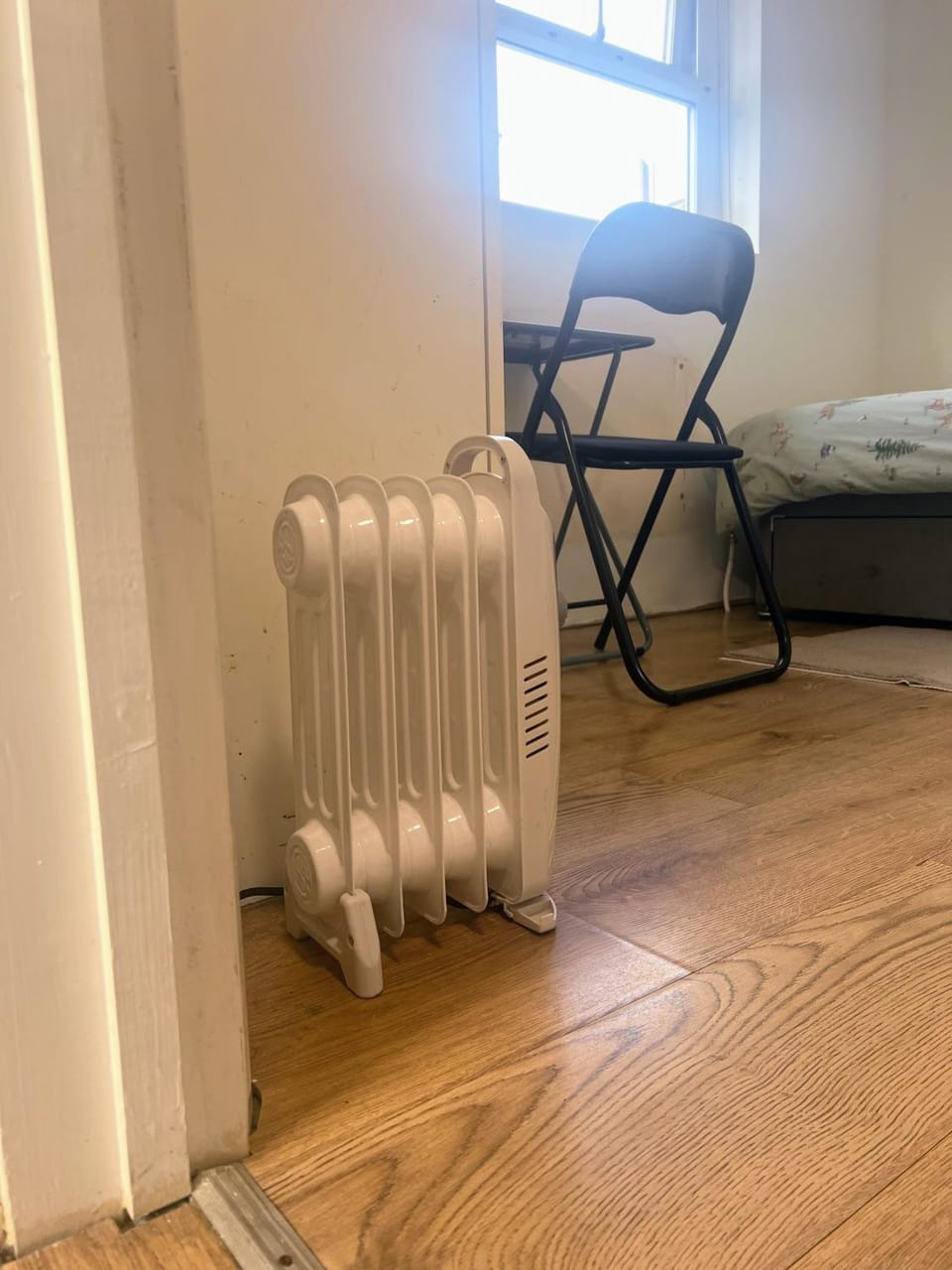 Compact single room A near Heathrow with 24 hour buses to all terminals Vacation rental in London Borough of Hounslow
