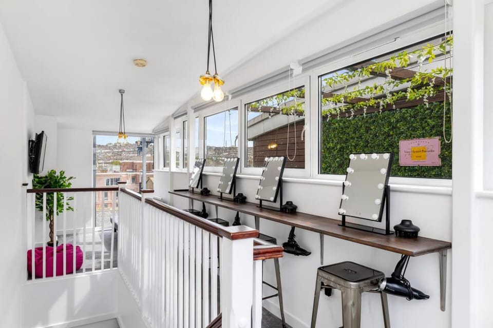 Big Beach Boutique Champagne bar & roof terrace! House in Brighton
