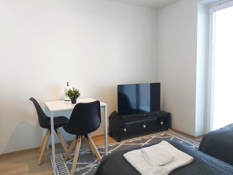 Photo of the whole room, Seating area