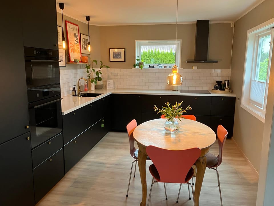Kitchen or kitchenette, Dining area, oven, stove