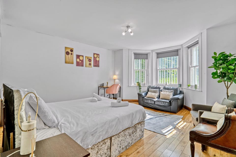 Bed, View (from property/room), Photo of the whole room, Bedroom, towels