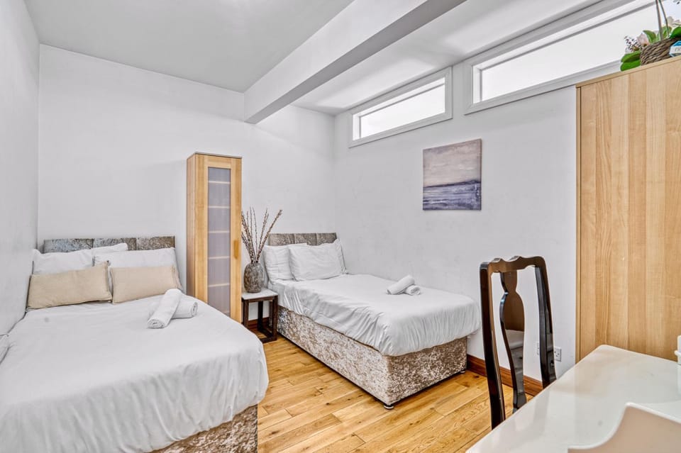 Bed, Bedroom, wardrobe