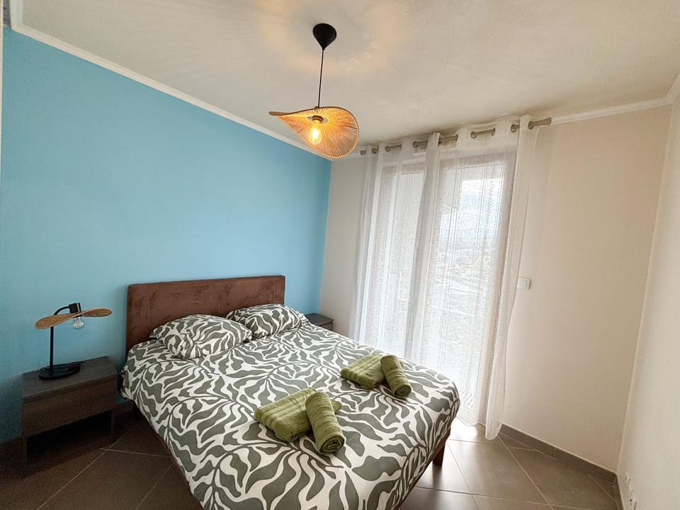 Azura - Appartement Climatisé 2 Chambres Terrasse Vue Mer avec Parking Privé Gratuit Apartment in Cavalaire-sur-Mer
