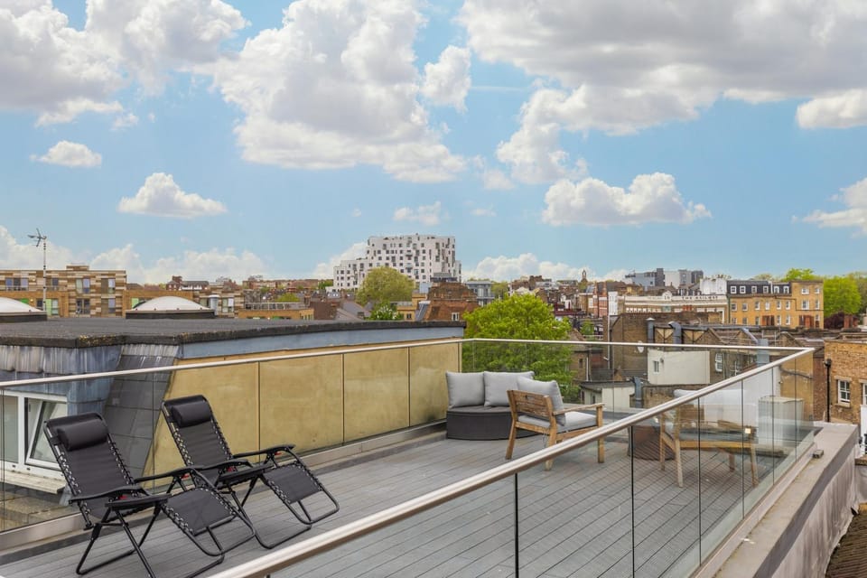 Clapham North Hideaway Apartment in London