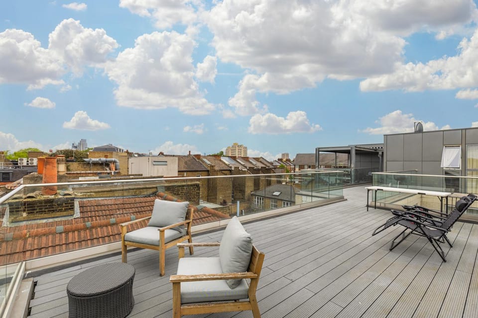 Clapham North Hideaway Apartment in London