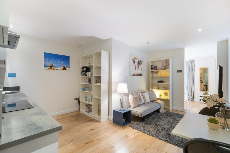 Clapham North Hideaway Apartment in London