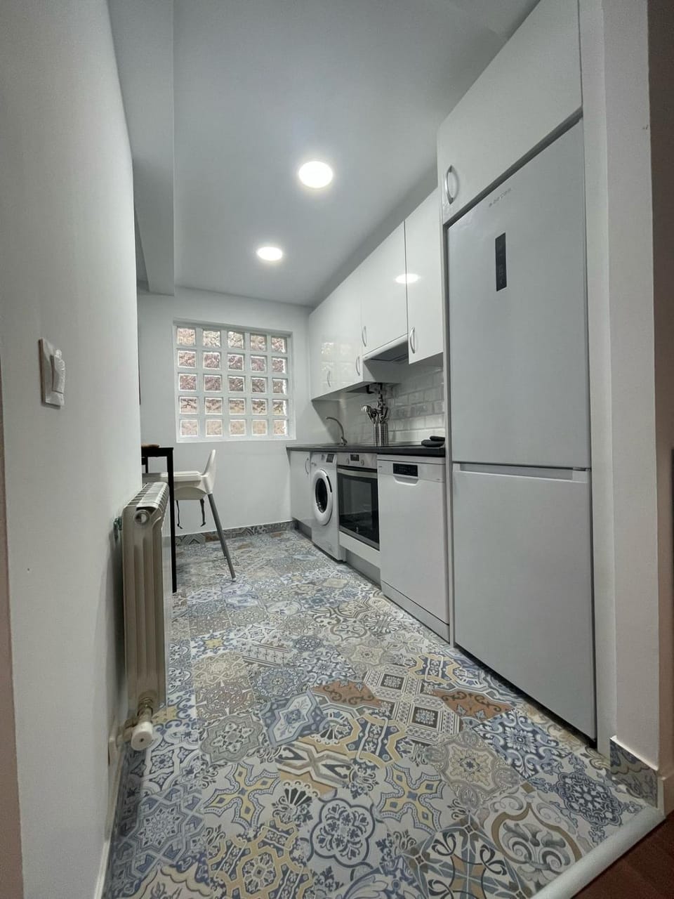 Kitchen or kitchenette, oven, pet friendly, stove