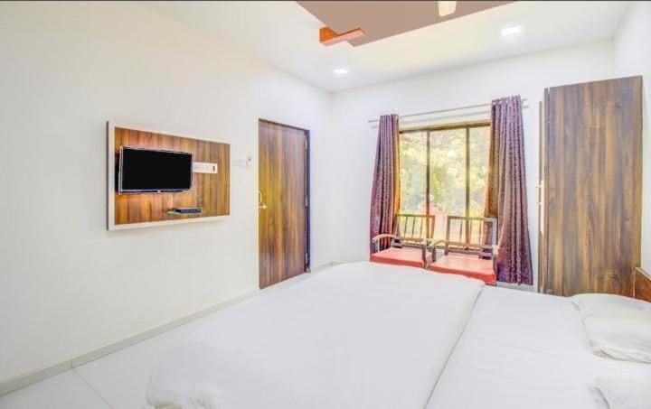 Bed, TV and multimedia, Photo of the whole room, Bedroom, wardrobe