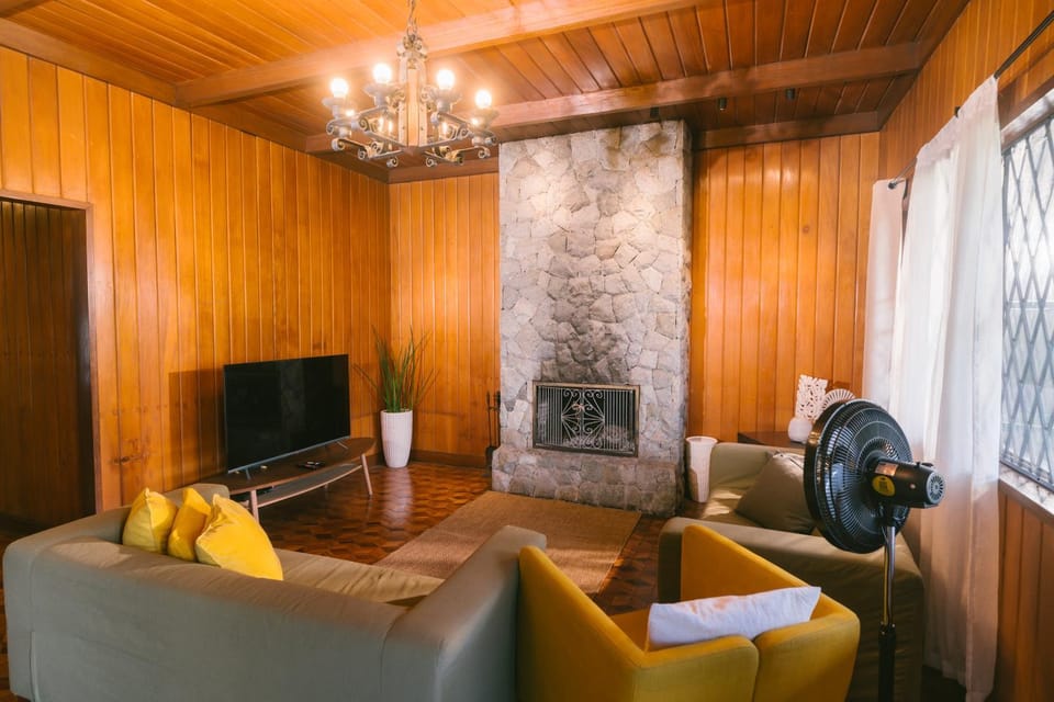 Communal lounge/ TV room, TV and multimedia, Living room, Seating area