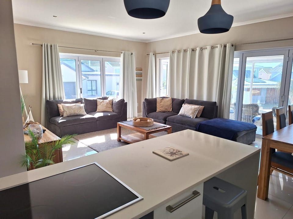 TV and multimedia, Kitchen or kitchenette, Living room