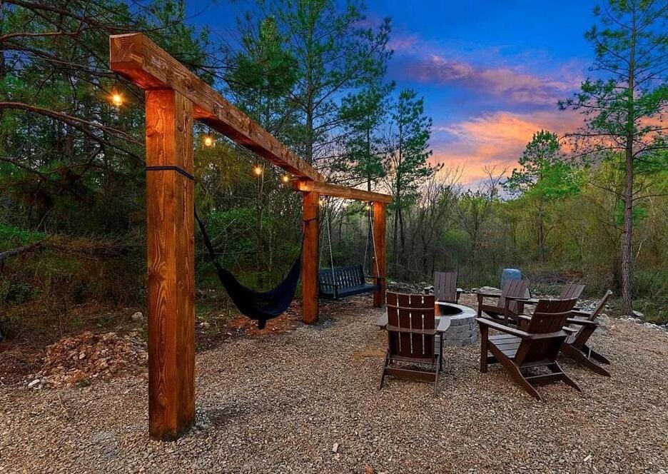 Stayhocha Creek Cabin, Playlet, Bubbling Hot tub Cabin in Broken Bow