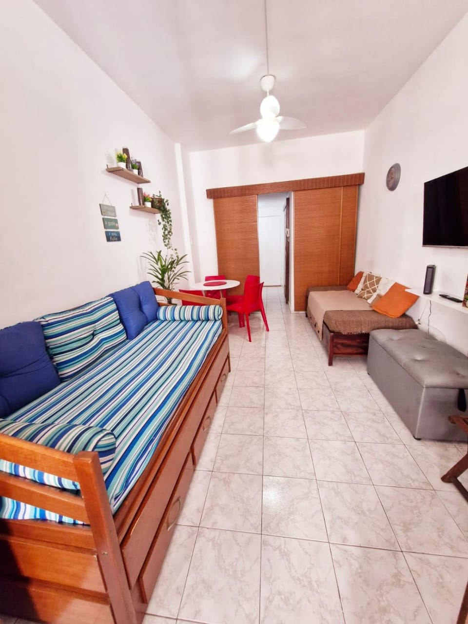 Communal lounge/ TV room, Bed, Seating area